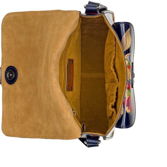 Patricia Nash Ilina Floral Crossbody Bag - Navy
Le Fleur Collection - Picture 10 of 10